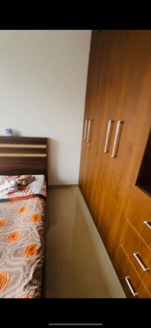 Room in 3 BHK Apartment at Vinayak Eastern River Residency, Pimple Saudagar – for Rent