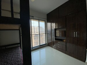 Room in 2.5 BHK Apartment at Rustomjee Athena, Majiwada – for Rent