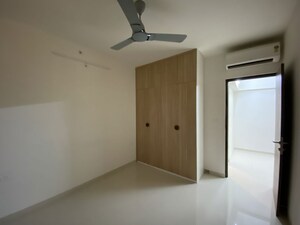 Room in 2 BHK Apartment at Lodha Amara, Kolshet Road – for Rent