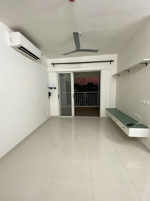 Room in 2 BHK Apartment at Lodha Amara, Kolshet Road – for Rent