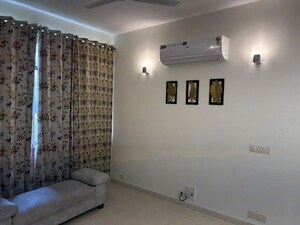 Room in 4 BHK Apartment at Gaur Atulyam, Omicron I Greater Noida – for Rent