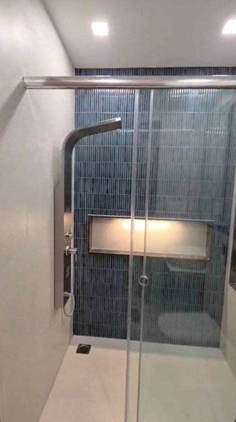 Bathroom, bptp-amstoria 3 Bedroom 225 Sq.Yd. Builder Floor In Sector 102 Gurgaon 10724941