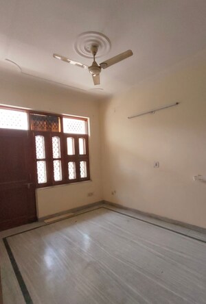 Room in 3 BHK Builder Floor at Sector 37 – for Rent