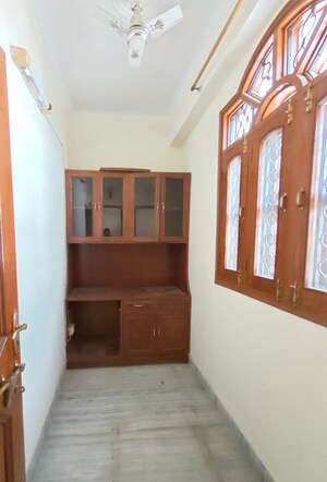 Building Lobby in 3 BHK Builder Floor at Sector 37 – for Rent