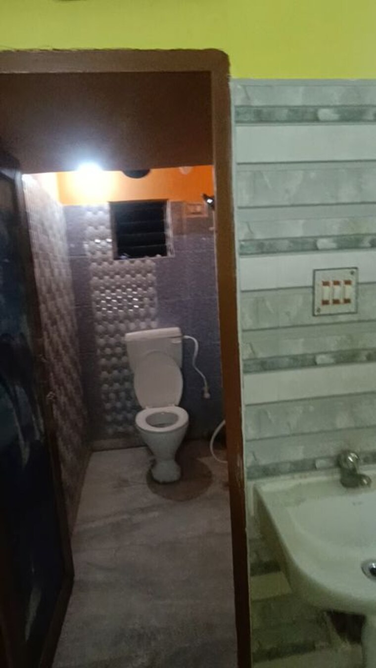 Bathroom, ballygunge 2 Bedroom 780 Sq.Ft. Apartment In Ballygunge Kolkata 10724952