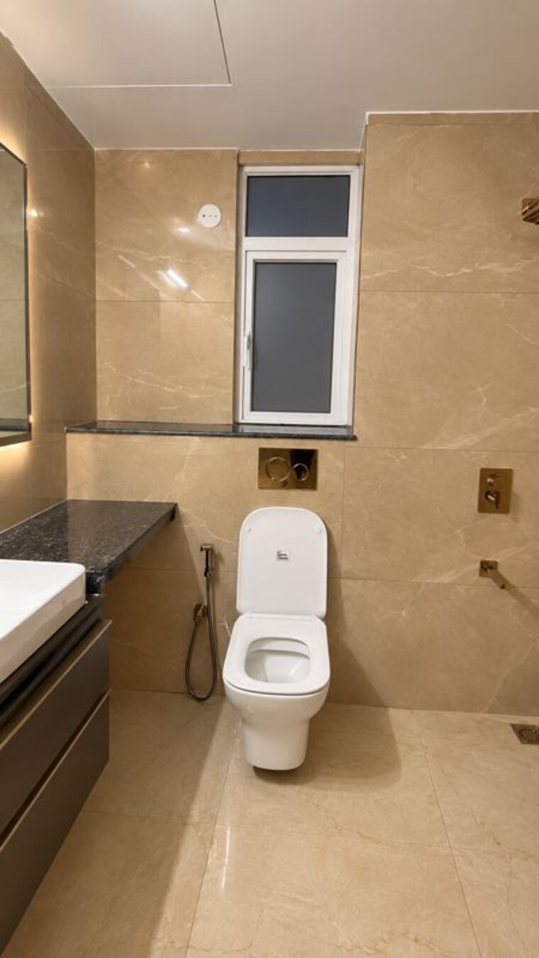 Attached Bathroom, smart-world-orchard 2.5 Bedroom 1150 Sq.Ft. Apartment In Sector 61 Gurgaon 10724951