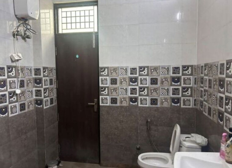 Bathroom, prateek-residency 3 Bedroom 220 Sq.Mt. Independent House In Phi Iii Greater Noida Greater Noida 10724969
