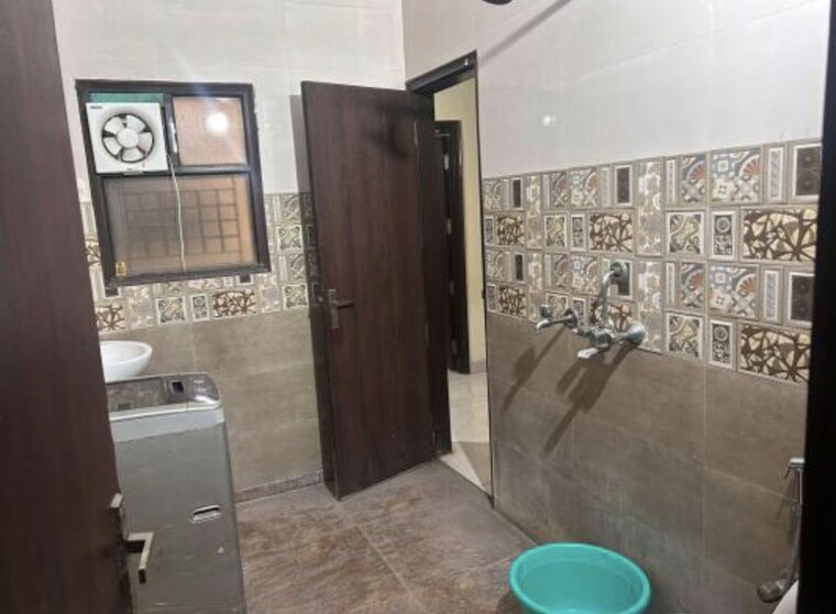 Bathroom, prateek-residency 3 Bedroom 220 Sq.Mt. Independent House In Phi Iii Greater Noida Greater Noida 10724969