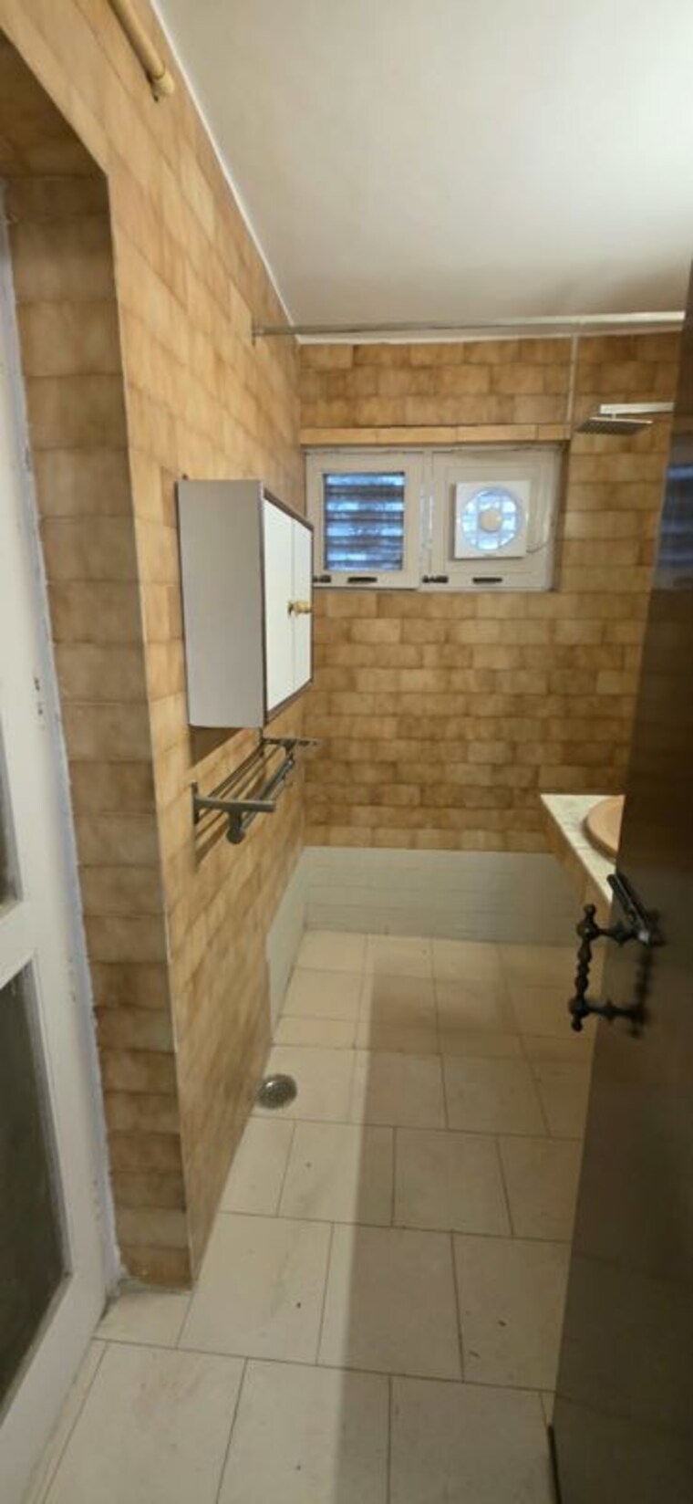 Bathroom, kalkaji 2 Bedroom 1000 Sq.Ft. Builder Floor In Kalkaji Delhi 10725007