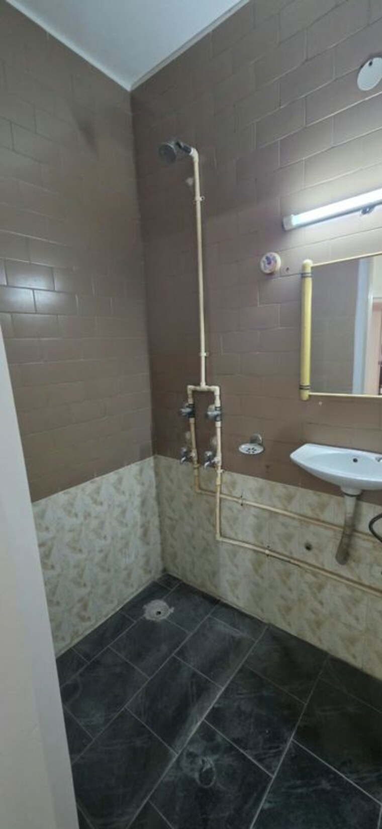 Bathroom, kalkaji 2 Bedroom 1000 Sq.Ft. Builder Floor In Kalkaji Delhi 10725007