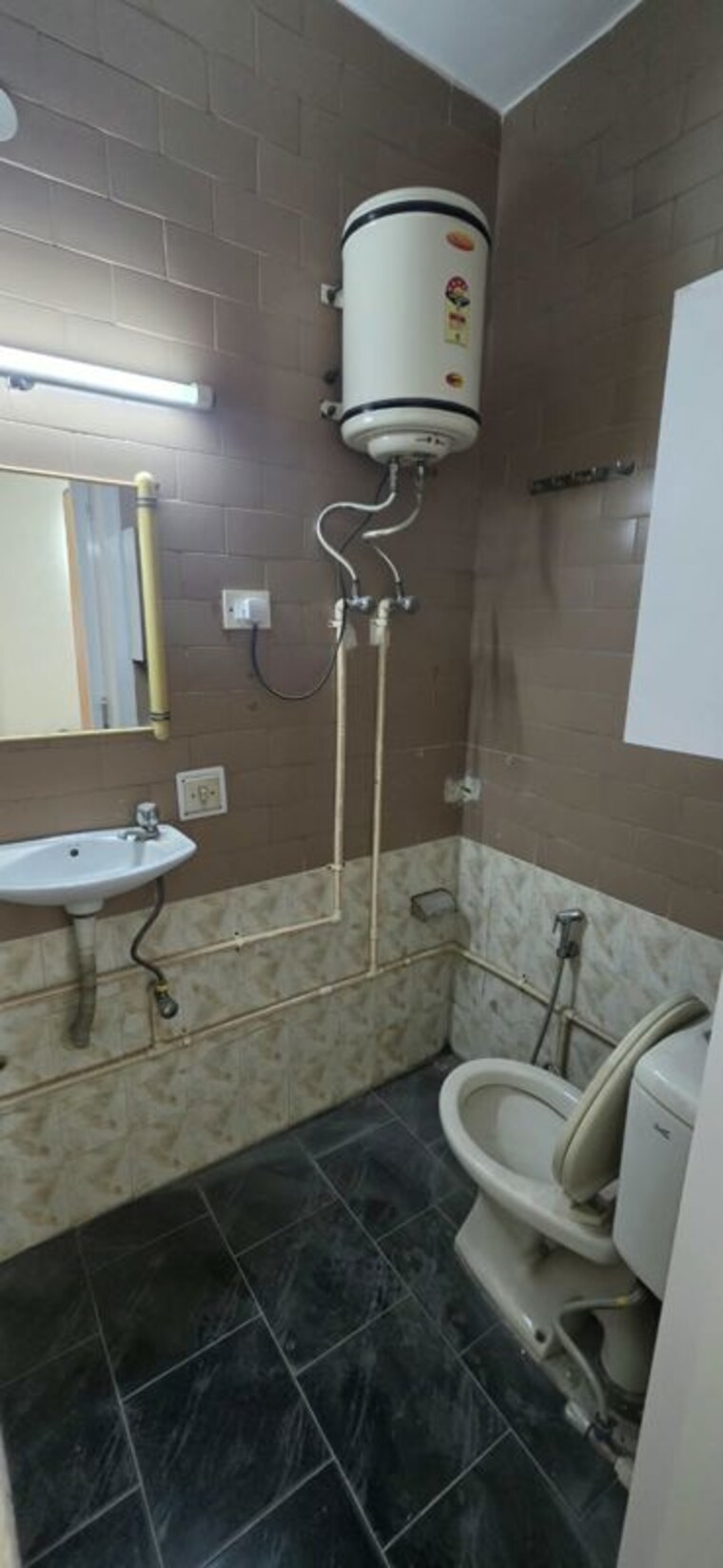 Bathroom, kalkaji 2 Bedroom 1000 Sq.Ft. Builder Floor In Kalkaji Delhi 10725007