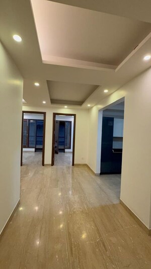 Room in 3 BHK Builder Floor at Nehru Enclave – for Rent