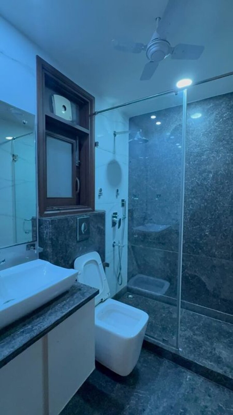 Bathroom, nehru enclave 3 Bedroom 1850 Sq.Ft. Builder Floor In Nehru Enclave Delhi 10725027