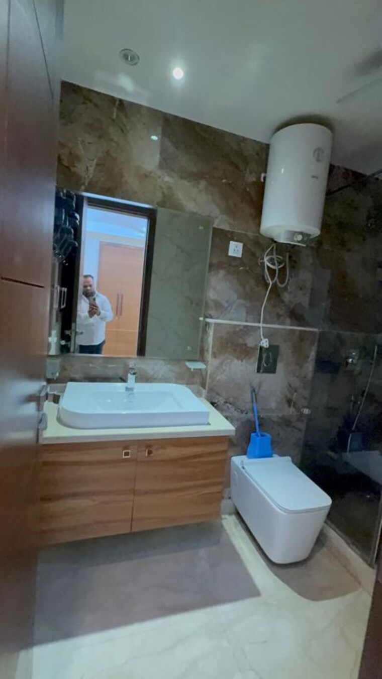 Bathroom, nehru enclave 3 Bedroom 1850 Sq.Ft. Builder Floor In Nehru Enclave Delhi 10725027