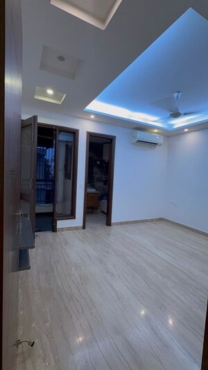 Room in 3 BHK Builder Floor at Nehru Enclave – for Rent