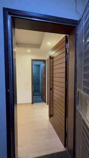 3 BHK Builder Floor – Entrance View at Nehru Enclave - for Rent