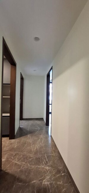 Building Lobby in 3 BHK Builder Floor at South Extension ii – for Rent