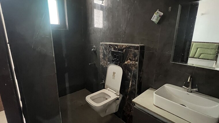 Bathroom, pir machalla 3 Bedroom 1540 Sq.Ft. Apartment In Pir Machalla Zirakpur 10725050