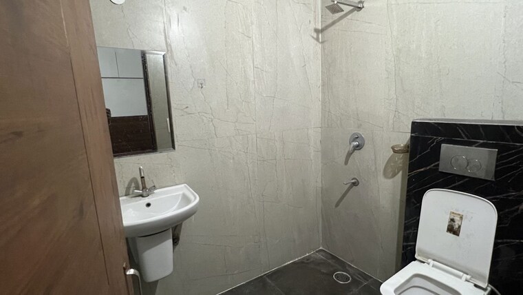 Bathroom, pir machalla 3 Bedroom 1540 Sq.Ft. Apartment In Pir Machalla Zirakpur 10725050