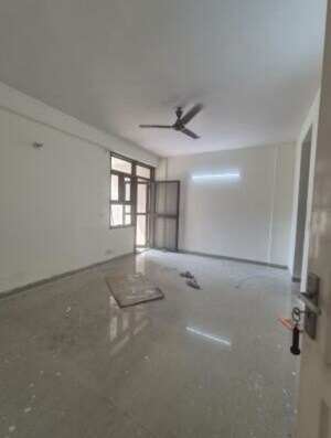 Room in 3 BHK Apartment at Eldeco Mystic Greens, Omicron I Greater Noida – for Rent