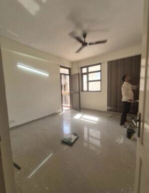 Room in 3 BHK Apartment at Eldeco Mystic Greens, Omicron I Greater Noida – for Rent