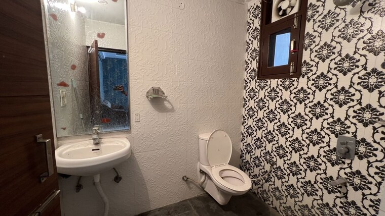 Bathroom, pir machalla 2 Bedroom 1120 Sq.Ft. Apartment In Pir Machalla Zirakpur 10725056