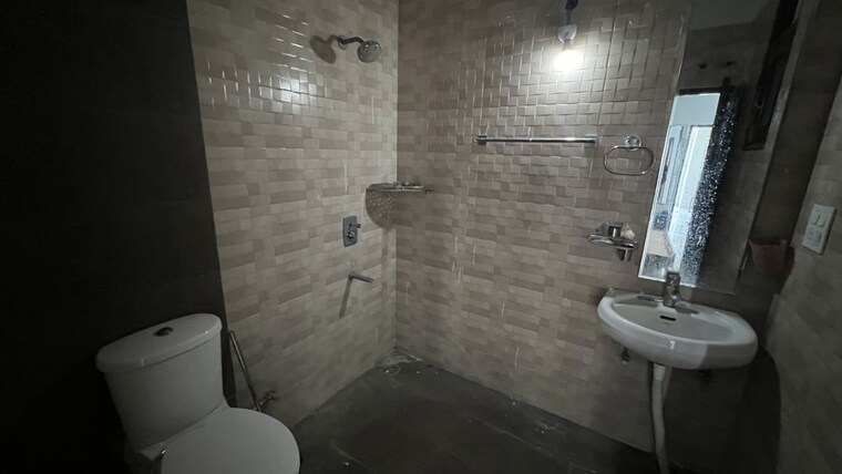 Bathroom, pir machalla 2 Bedroom 1120 Sq.Ft. Apartment In Pir Machalla Zirakpur 10725056