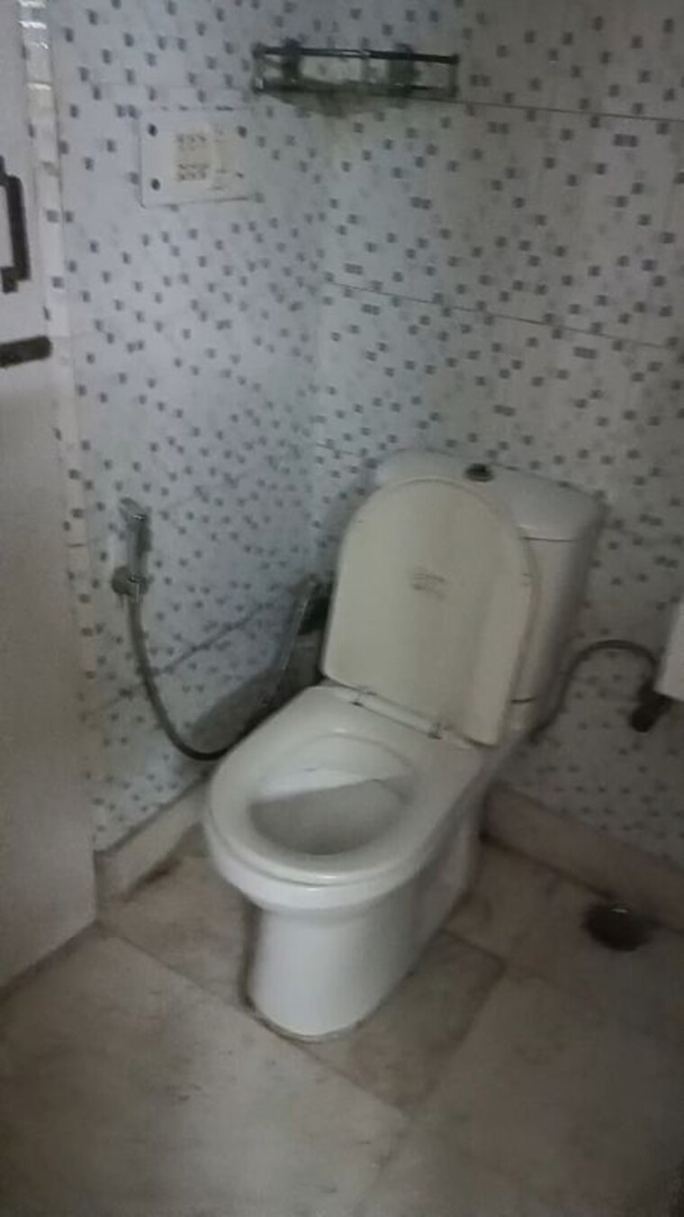 Bathroom, lajpat nagar ii 2 Bedroom 900 Sq.Ft. Builder Floor In Lajpat Nagar ii Delhi 10725059