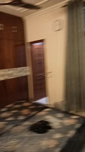 Room in 2 BHK Builder Floor at Lajpat Nagar ii – for Rent
