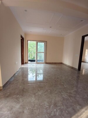 Room in 2 BHK Builder Floor at Sector 23a – for Rent
