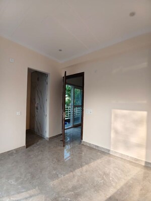 Room in 2 BHK Builder Floor at Sector 23a – for Rent