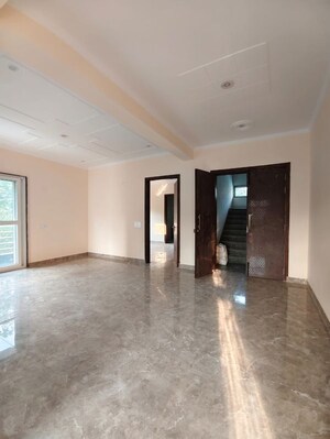 Room in 2 BHK Builder Floor at Sector 23a – for Rent