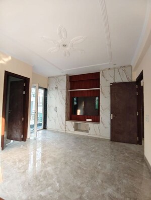 Room in 2 BHK Builder Floor at Sector 23a – for Rent
