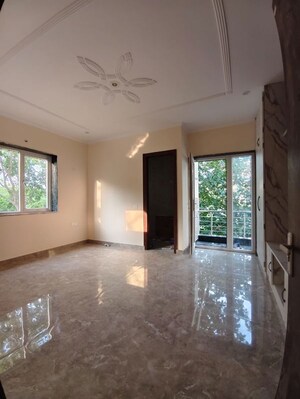 Room in 2 BHK Builder Floor at Sector 23a – for Rent