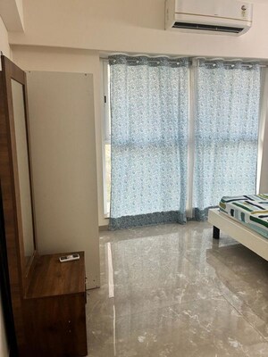 Room in 3 BHK Apartment at LnT Veridian, Powai – for Rent