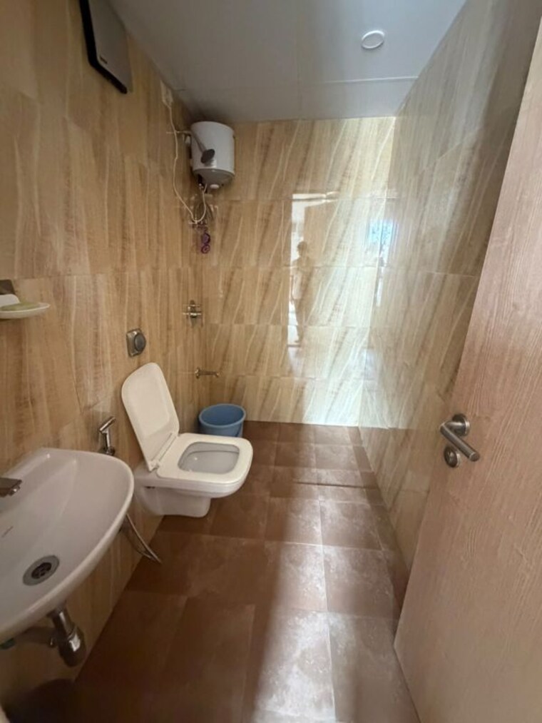 Bathroom, lodha-crown-kolshet 2 Bedroom 813 Sq.Ft. Apartment In Kolshet Road Thane 10725069