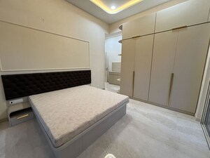 Room in 3 BHK Apartment at Indiabulls Sky Forest, Lower Parel – for Rent