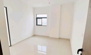 Room in 4 BHK Apartment at Shalimar One World Belvedere Court 3, Gomti Nagar – for Sale