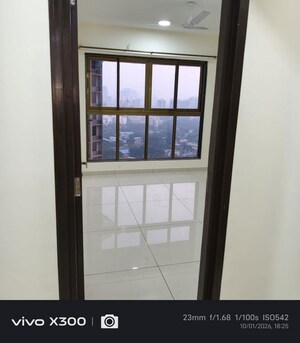 Room in 4 BHK Apartment at Chandak 34 Park Estate, Goregaon West – for Rent