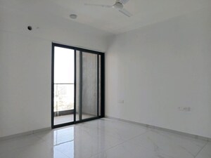 Room in 4 BHK Apartment at Mantra Mirari, Koregaon Park – for Rent