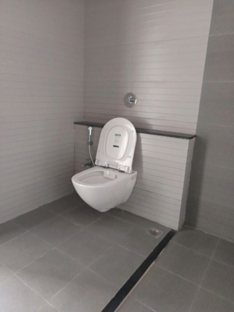 Bathroom, mantra-mirari 4 Bedroom 1916 Sq.Ft. Apartment In Koregaon Park Pune 10725109