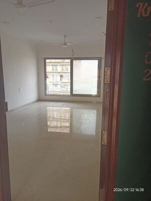 Room in 2 BHK Apartment at Platinum Life, Andheri West – for Rent