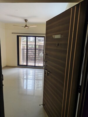 Room in 2 BHK Apartment at Jagdale Velvet, Vartak Nagar – for Rent