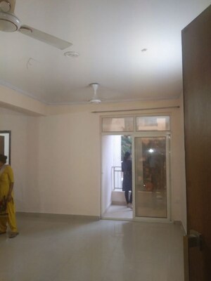 Room in 3 BHK Apartment at Supertech Eco Village II, Sector 16b Greater Noida – for Rent