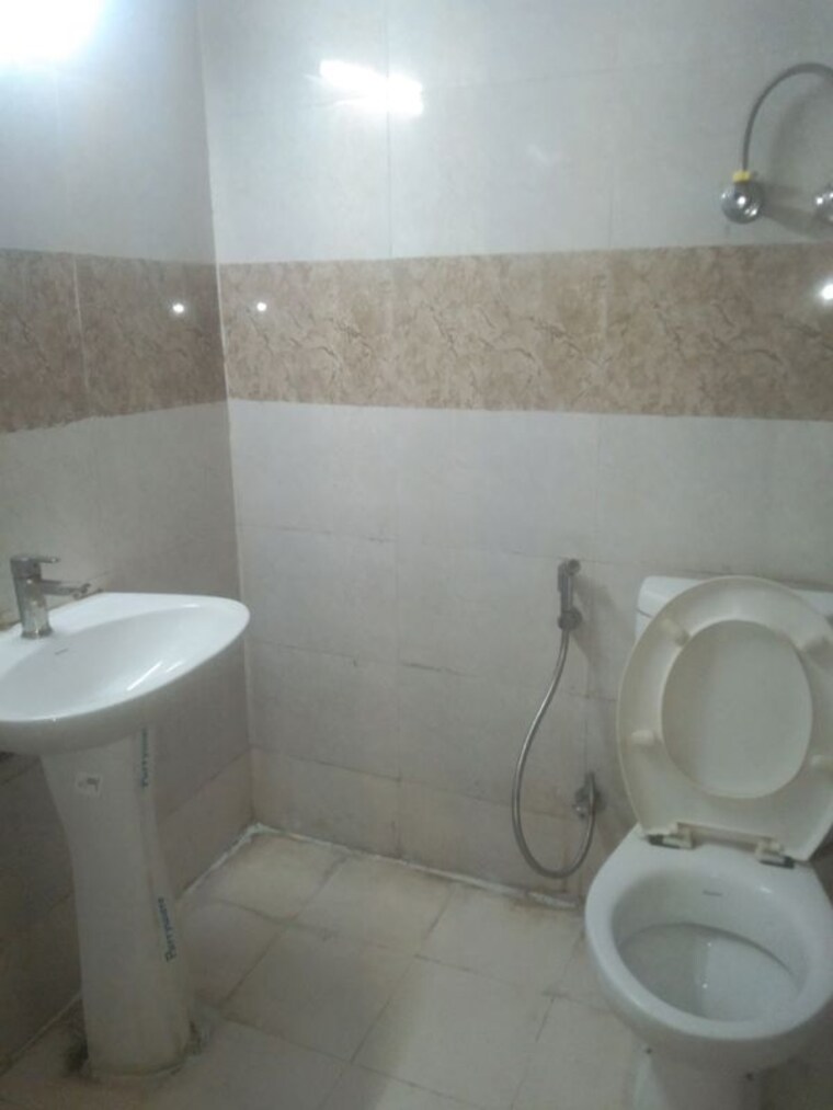 Bathroom, supertech-eco-village-ii 3 Bedroom 1545 Sq.Ft. Apartment In Sector 16b Greater Noida Greater Noida 10725181