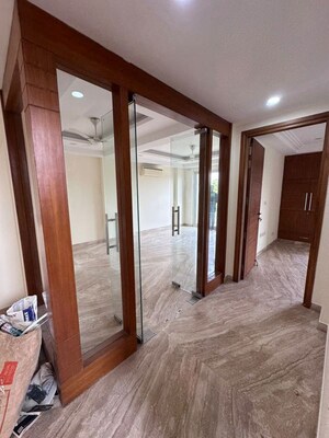 Room in 3 BHK Builder Floor at Sarvodaya Enclave – for Rent