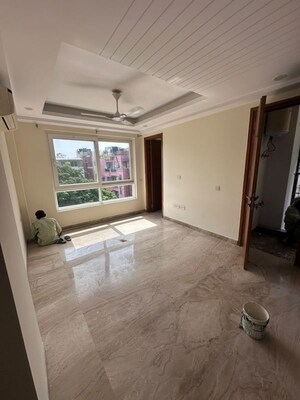 Room in 3 BHK Builder Floor at Sarvodaya Enclave – for Rent