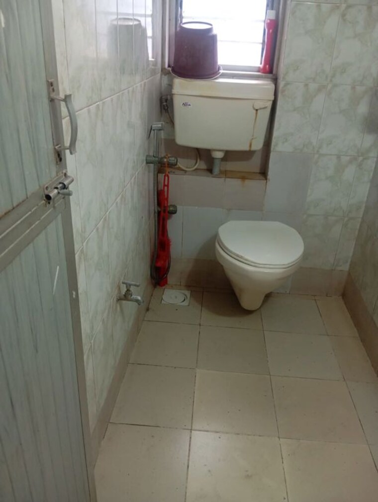Bathroom, eff-jumbo-darshan-chs 1 RK 300 Sq.Ft. Apartment In Andheri East Mumbai 10725211