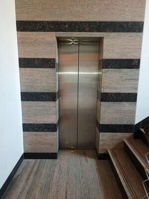Lift in 4 BHK Builder Floor at Panchsheel Park – for Rent