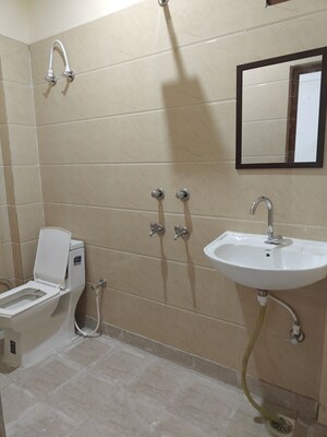 Bathroom in 1 RK Builder Floor at Mayur Vihar 1 – for Rent